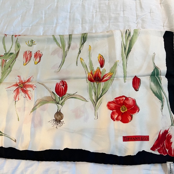 Tiffany & Co Beautiful Silk in Floral Design - Picture 7 of 9